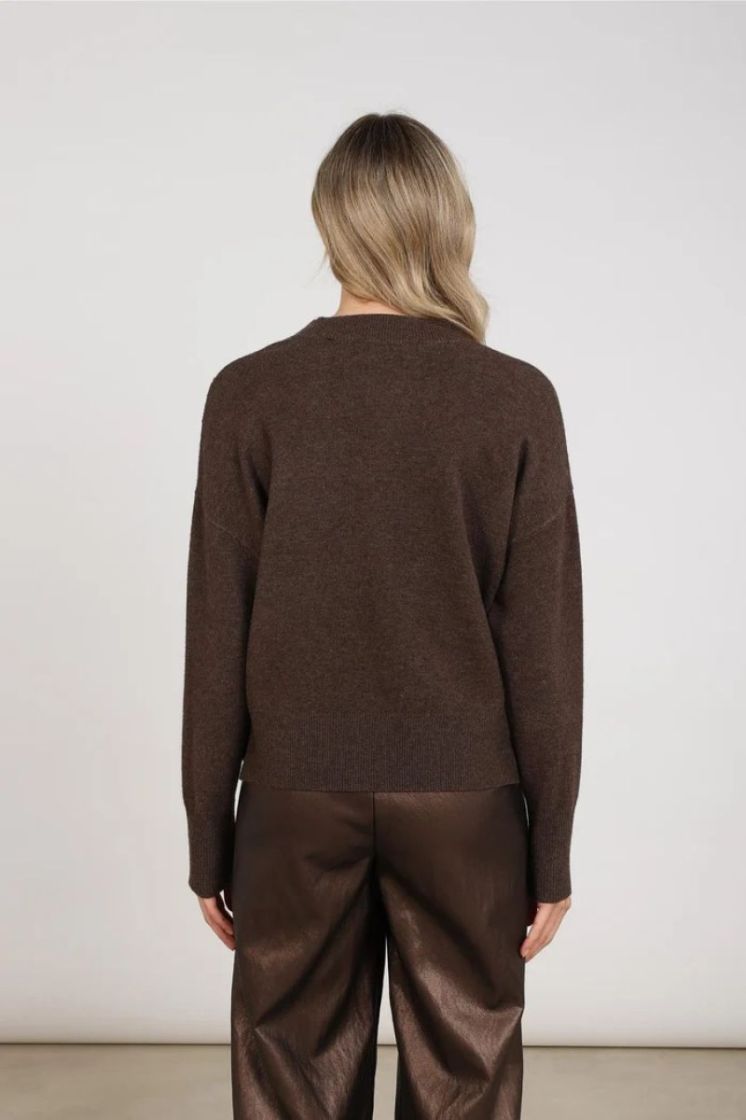 Pull NUKUS 334 CHOCOLATE